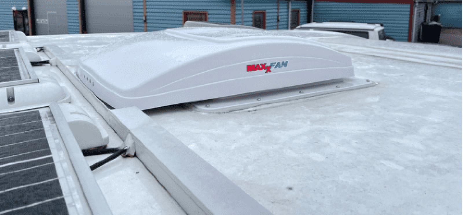 MaxxFan Deluxe tagventilator